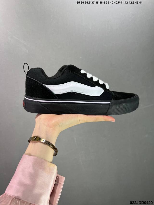 Vans Classics Knu Skool 苏格兰格纹拼接 厚鞋舌面包鞋 Vans联名超火的土豆鞋，复古经典，鞋头放大、包边上移加厚、鞋舌加厚。Vans C