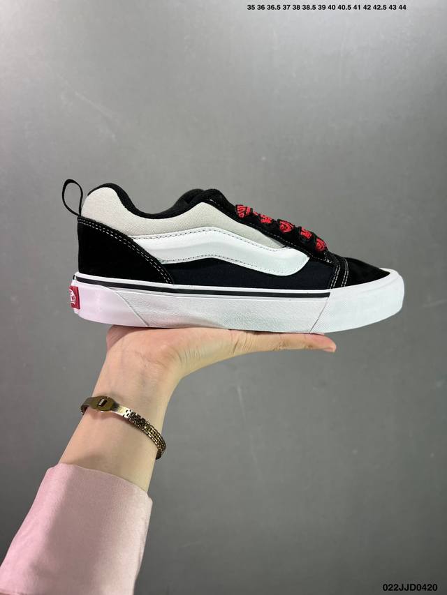 Vans Classics Knu Skool 苏格兰格纹拼接 厚鞋舌面包鞋 Vans联名超火的土豆鞋，复古经典，鞋头放大、包边上移加厚、鞋舌加厚。Vans C