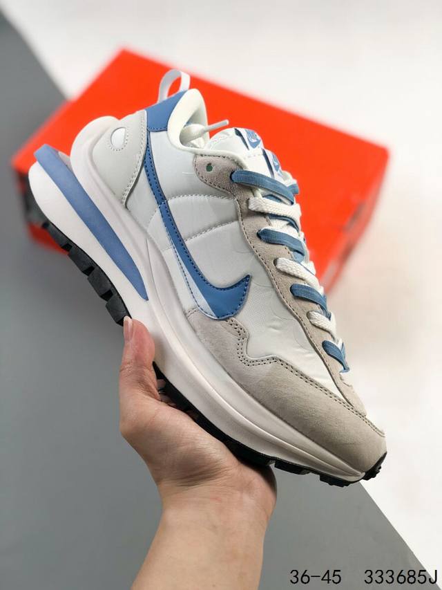 公司级真标带半码！ 耐克 Sacai X Nike Regasus Vaporrly S 华夫三代3.0走秀 ，鞋身材质由翻毛皮和透气网纱共同打造。熟悉的解构手