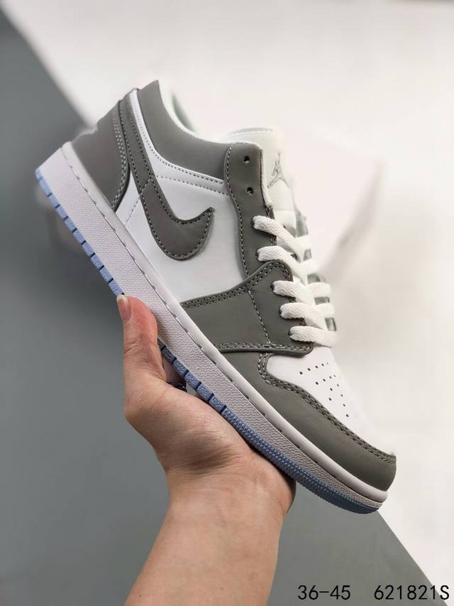 真标带半码！ 乔丹air Jordan 1 Low Aj1 Wh 乔1 低帮复古文化休闲运动篮球鞋。凭借出色的性能和吸睛的外观， Air Jordan直是风球场