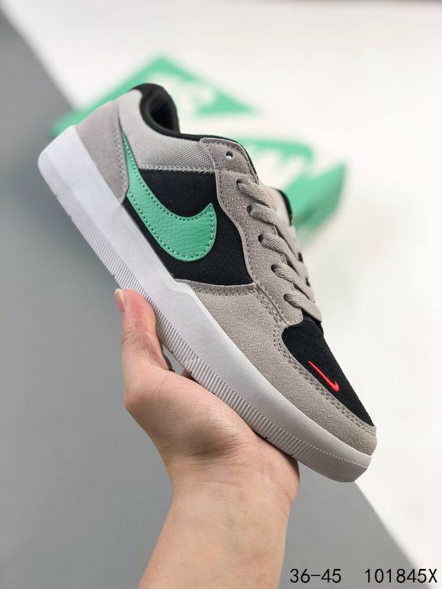 耐克nike Sb Force 58款 是一款将前沿创新带入街头的单品，它具有硫化杯底，具有出色的耐用性和灵活性。使用帆布和绒面革，在饰面上放置通风口，它自始至