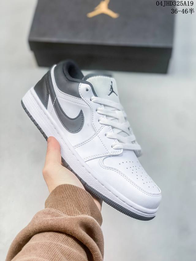 耐克 乔丹air Jordan 1 Low Aj1 乔1 乔丹1代aj1 低帮复古文化休闲运动篮球鞋 从1985 年面世的元年款汲取设计灵感，采用简洁大方的经典