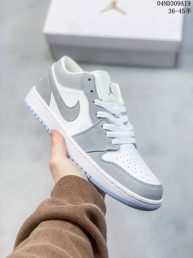 耐克 乔丹air Jordan 1 Low Aj1 乔1 乔丹1代aj1 低帮复古文化休闲运动篮球鞋 从1985 年面世的元年款汲取设计灵感，采用简洁大方的经典