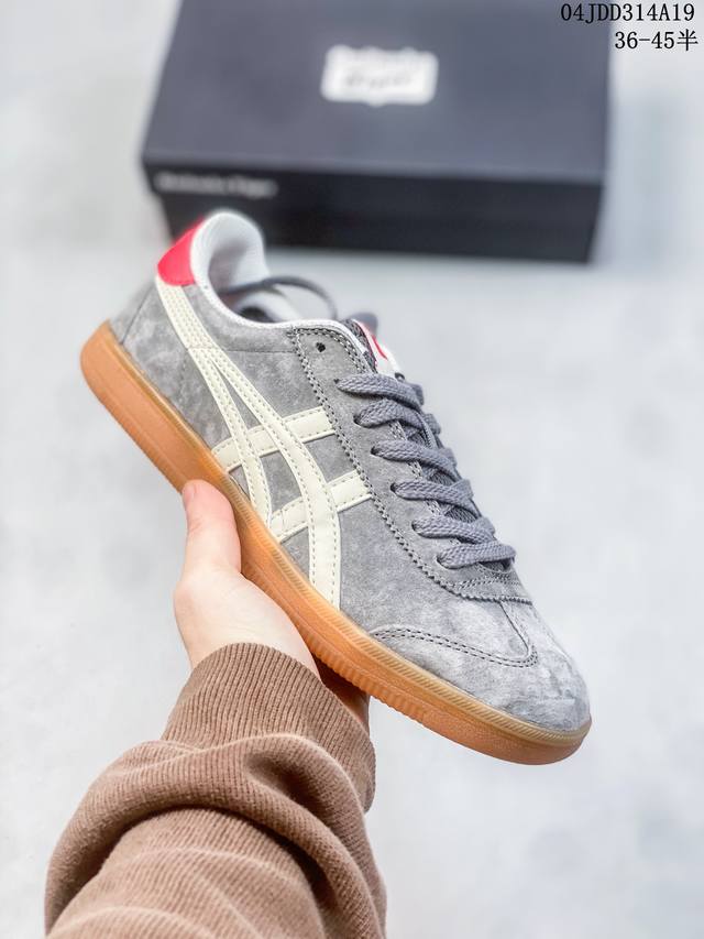 亚瑟士asics Onitsuka Tiger Tokuten 鬼冢虎 德训低帮休闲板鞋 货号：D3B2L 1105 鞋款灵感来源于80年代的室内用鞋 T-To