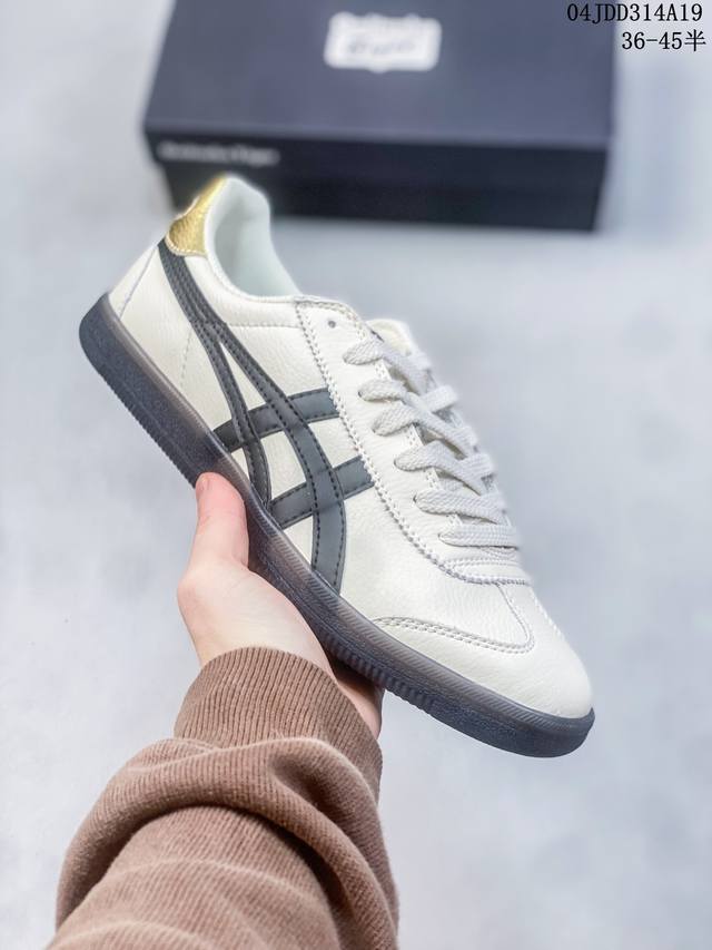 亚瑟士asics Onitsuka Tiger Tokuten 鬼冢虎 德训低帮休闲板鞋 货号：D3B2L 1105 鞋款灵感来源于80年代的室内用鞋 T-To