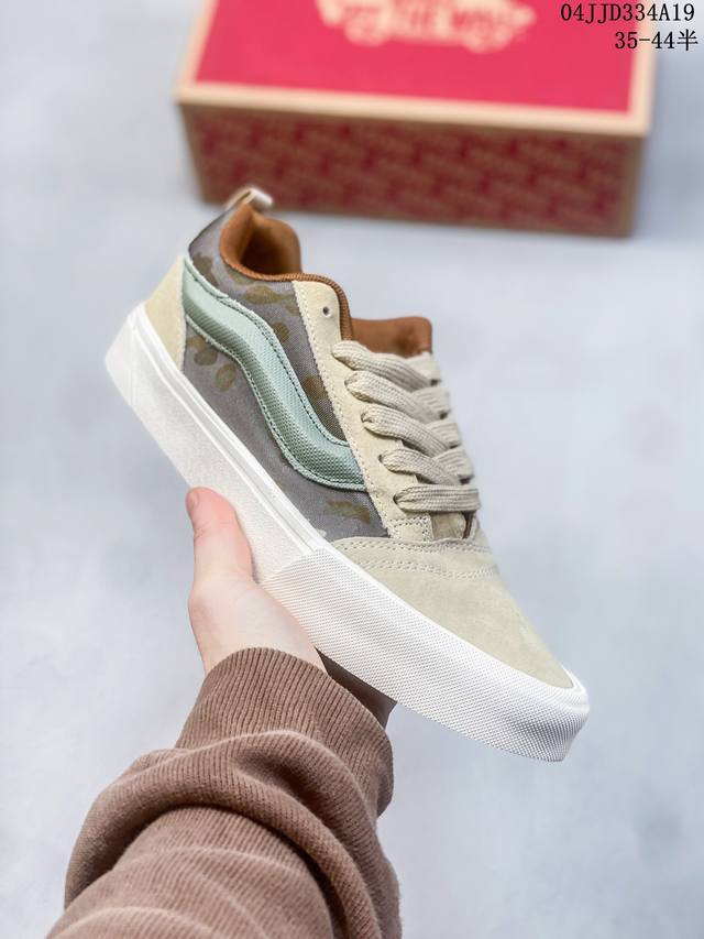 万斯 Vans Knu-Skool Vr3 面包鞋 坎普尔 茱利安系列低帮复古硫化休闲运动板鞋“肥胖版大logo” 要说整个2024年最为热门的鞋型之一， 面包