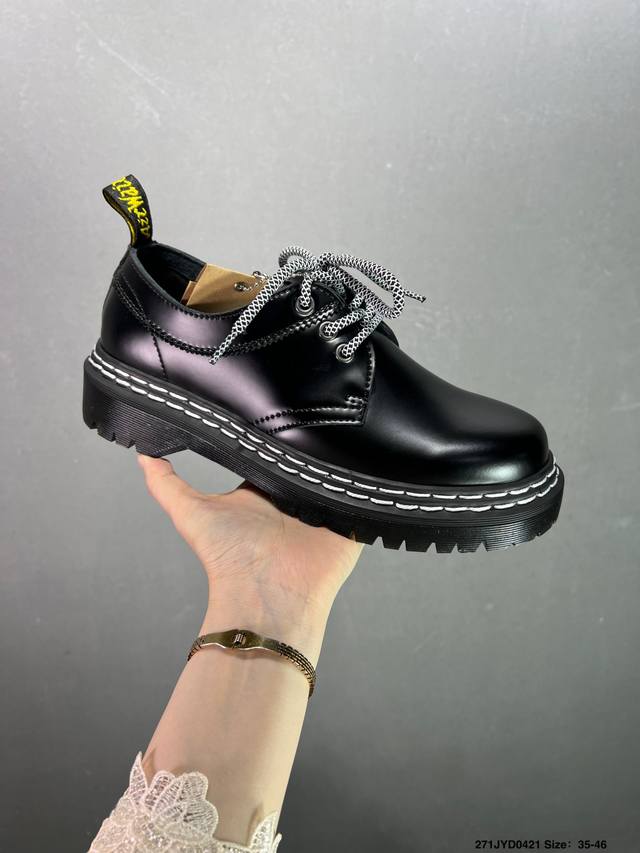 Dr.Martens 马丁大夫 公司规格 全机车走线 原材生产 头层牛皮 进口橡胶大底 耐穿耐磨 专柜包装 手贴袋 一应俱全 爱酷的女生 男生 可以入手啦 秋冬