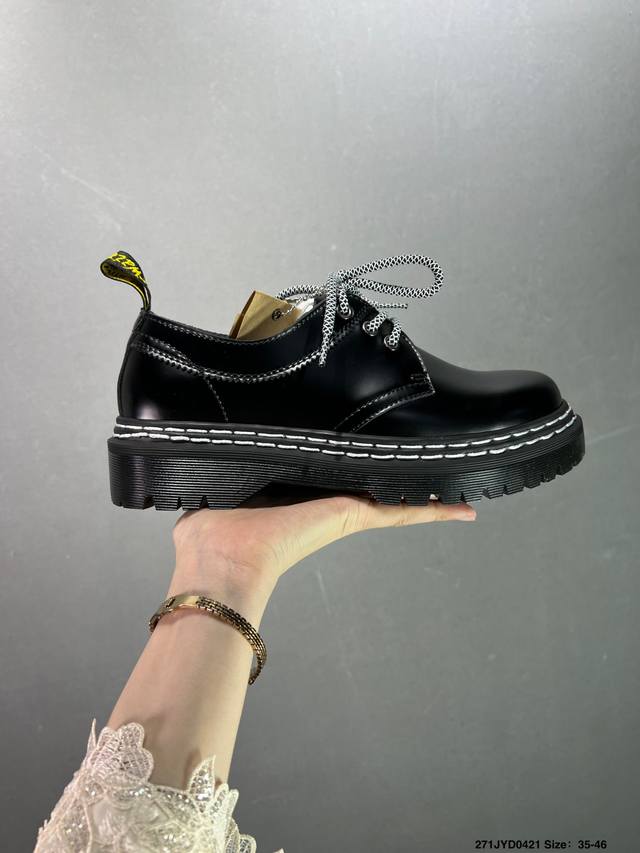 Dr.Martens 马丁大夫 公司规格 全机车走线 原材生产 头层牛皮 进口橡胶大底 耐穿耐磨 专柜包装 手贴袋 一应俱全 爱酷的女生 男生 可以入手啦 秋冬