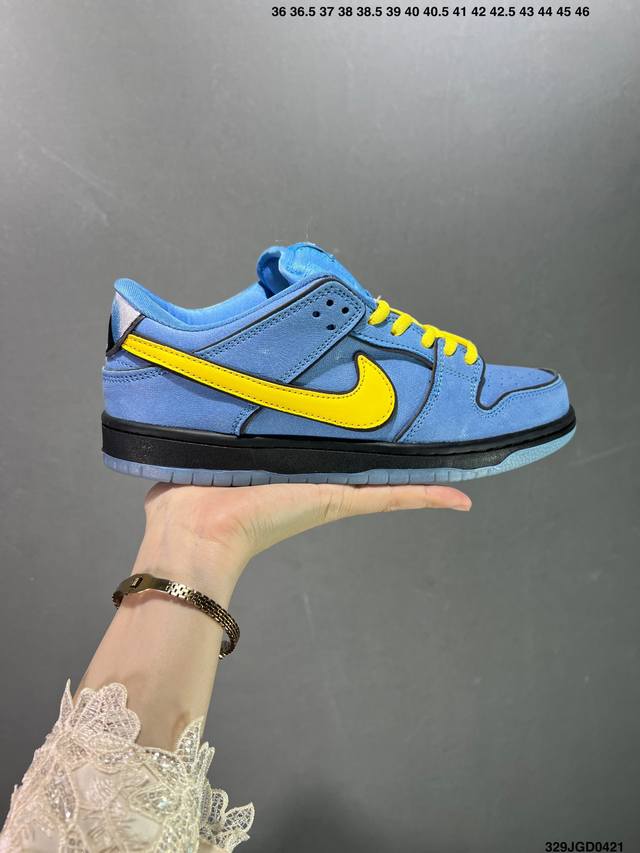 The Powerpuff Girls X Nk Sb Dunk Low 飞天小女警联名 绿色毛毛 Fz8319-300 鞋身以主人公标志性的颜色为灵感设计 整