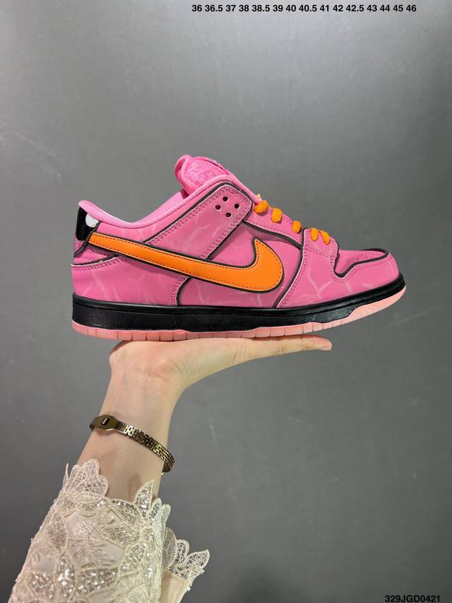 The Powerpuff Girls X Nk Sb Dunk Low 飞天小女警联名 绿色毛毛 Fz8319-300 鞋身以主人公标志性的颜色为灵感设计 整