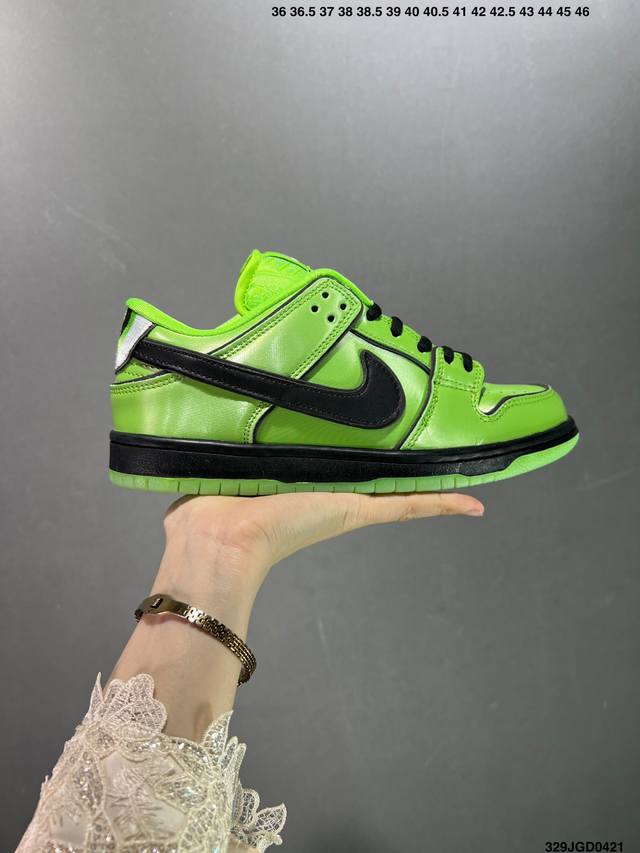 The Powerpuff Girls X Nk Sb Dunk Low 飞天小女警联名 绿色毛毛 Fz8319-300 鞋身以主人公标志性的颜色为灵感设计 整