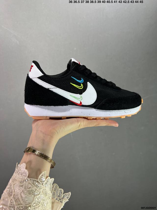 耐克nike Wmns Daybreak S Hjog破晓系列华夫复古休闲运动慢跑鞋。原楦原纸版开发数据#采用反绒毛皮拼接牛津布面材质#货号：Cz0614-30