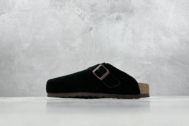 德国百年知名鞋履品牌 博肯 Birkenstock 半拖 公司级出品 采用质地柔软牛皮绒面革植入 羊羔毛鞋垫和里衬材质 中底搭载缓震软木橡胶 纯色羊毛内里 保暖