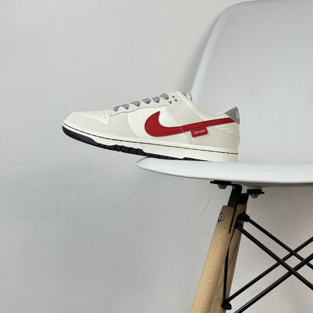 Supreme X Nk Sb Dunk Low 联名米红配色 低帮休闲运动滑板板鞋 Dq1098-333 美国街头滑板鞋潮牌 红底白色的独特logo使supr