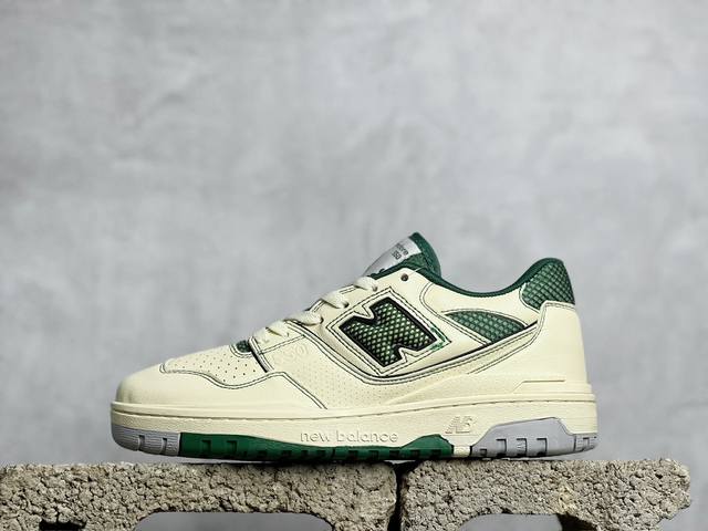 Nb新百伦new Balance Bb550系列经典复古低帮休闲运动篮球板鞋550 其实发迹于1989 年 是品牌历史中一款十分小众的篮球鞋履 低筒的鞋身搭配上