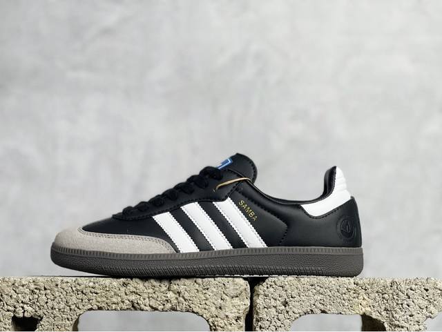 D版 Adidas Originals Samba Og 防滑 耐磨 低帮 板鞋 男女同款 简约大方的造型设计，给人以随性休闲的时尚格调，穿着舒适轻便，运动灵活