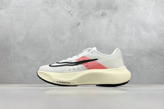 Yh版 Nk Zoom Fly 5 Prm 不可战胜系列轻量飞织低帮休闲运动慢跑鞋 此鞋专为短跑运动员而生，是为 5 至 10 公里距离的赛事和训练打造。整体设