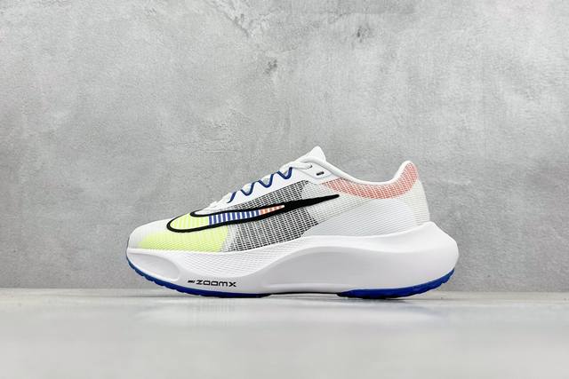 Yh版 Nk Zoom Fly 5 Prm 不可战胜系列轻量飞织低帮休闲运动慢跑鞋 此鞋专为短跑运动员而生，是为 5 至 10 公里距离的赛事和训练打造。整体设