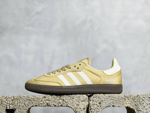 Adidas Samba Og 复古桑巴板鞋 纯原大厂出品 这款桑巴鞋展示了高质量的工艺 带有装饰的超锁缝制和无缝的手感 柔软、柔软的皮革造型和标志性的3条纹完