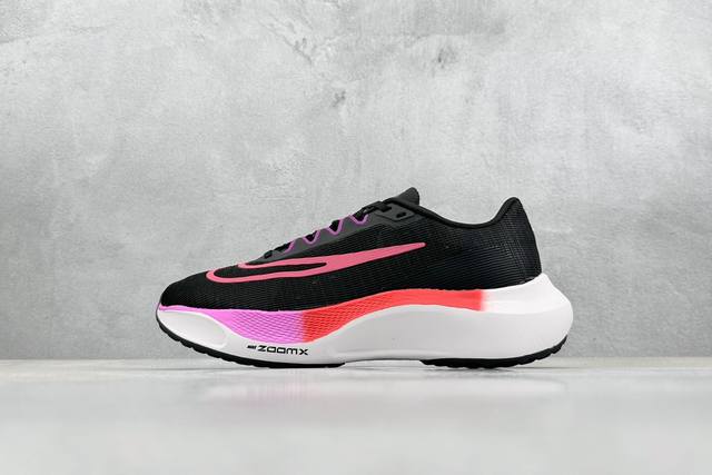 Yh版 Nk Zoom Fly 5 Prm 不可战胜系列轻量飞织低帮休闲运动慢跑鞋 此鞋专为短跑运动员而生，是为 5 至 10 公里距离的赛事和训练打造。整体设