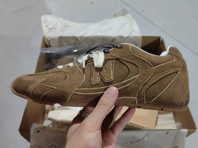 发货实拍 支持代发 工厂直供 Nb Miumiu缪缪 X New Balance焦糖色 尺码35-45 偏大半码