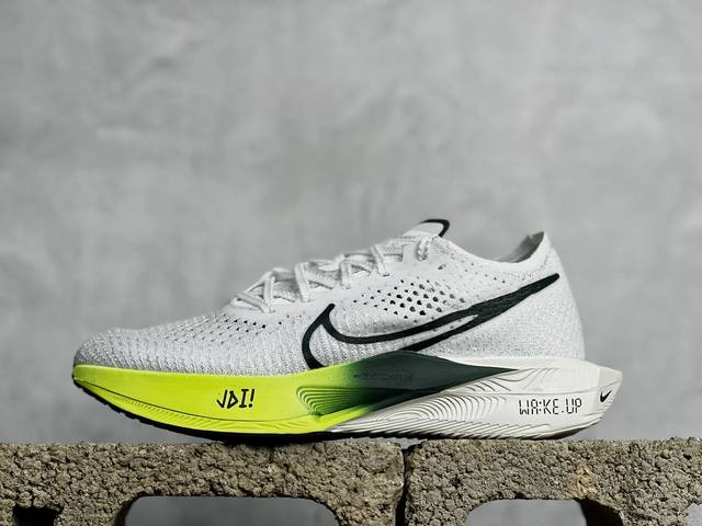 放店私 Nike Zoomx Vaporfly Next%3 减震马拉松跑步鞋 公司级版本 偏向于大众 鞋身相较2代有略微改动 美观度更高一些 前后堂都有纹路防