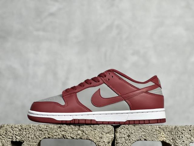 Pl 放店私 Nk Sb Dunk Low 灰红配色 低帮休闲运动滑板板鞋 Cw1590-002 尺码：36 36.5 37.5 38 38.5 39 40 4