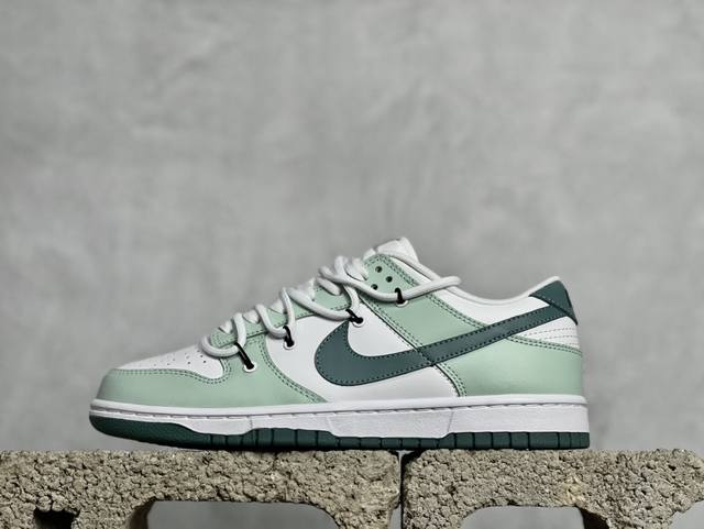 放店私 定制球鞋 Nk Dunk Low 波子汽水 灰白蓝 低帮休闲运动滑板鞋 整鞋以波子汽水的色彩为设计灵感，带来满满的夏日感。以无性别风为设计主题，配色采用