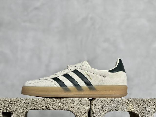 Kz神版 放店私 Adidas Originals Street Samba Savannah 桑巴舞街头系列德训运动板鞋 采用固色翻毛皮组合牛剖革鞋面材质 外