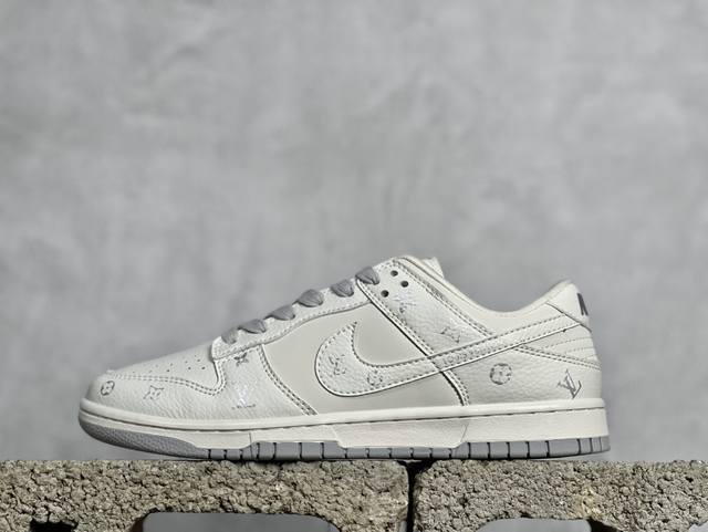 放店私 Nk Sb Dunk Low Lv联名-米灰白勾三花 周年高端定制 低帮休闲板鞋 Dq1098-353 #定制鞋盒 大厂纯原品质出货 超高清洁度 皮料切