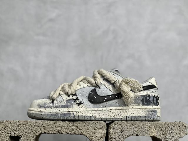 福利特价 放店私 Nike Dunk Sb Low 定制配色 Dunk Sb顾名思义，具有经典的dunk血缘，又注入了更多的时尚元素。相较于普通的dunk滑板鞋