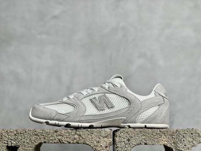 J版 放店私 Miumiu X New Balance 530系列 意大利奢侈品牌 缪缪联名款低帮经典复古休闲运动慢跑鞋 #鞋款采用解构和轻盈的设计，彷旧的布料