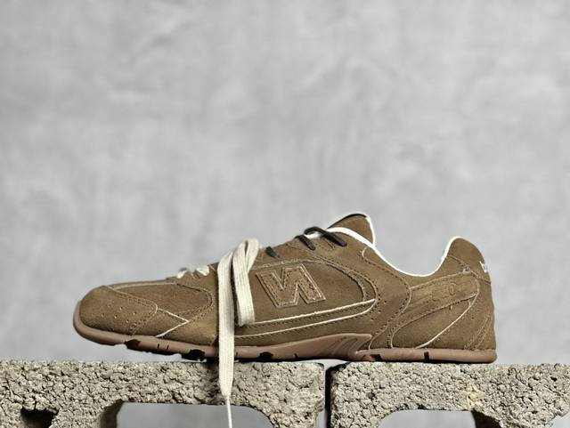 J版 放店私 Miumiu X New Balance 530系列 意大利奢侈品牌 缪缪联名款低帮经典复古休闲运动慢跑鞋 #鞋款采用解构和轻盈的设计，彷旧的布料