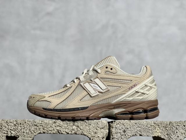 New Balance 1906系列复古老爹风休闲运动慢跑鞋 M1906Rre #采用轻质牛剖革拼接透气网眼衬垫织物鞋面材质 T-Beam大底提供足步弓支撑，保