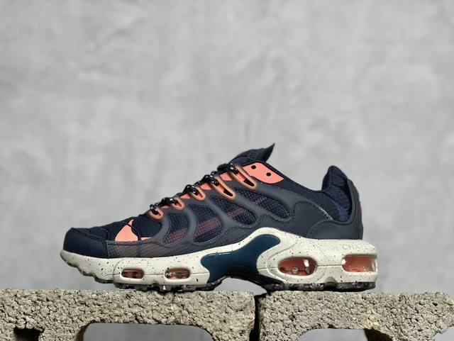 Mx版 Nk Air Max Plus 时尚运动轻便透气低帮气垫跑步鞋 鞋面和外底采用再生聚酯纤维制成 其中10% 为 Nk Grind 该品牌采用工厂废料和再