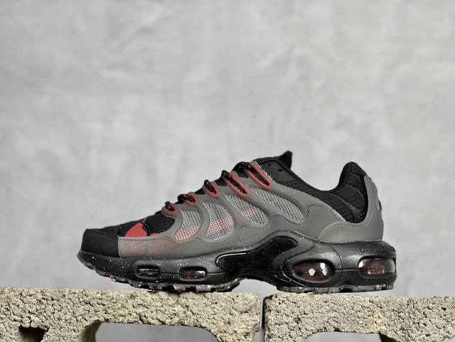 Mx版 Nk Air Max Plus 时尚运动轻便透气低帮气垫跑步鞋 鞋面和外底采用再生聚酯纤维制成 其中10% 为 Nk Grind 该品牌采用工厂废料和再