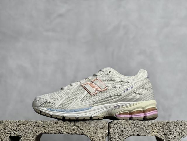 C版 New Balance Nb新百伦系列复古老爹风休闲运动慢跑鞋 采用轻质牛剖革拼接透气网眼衬垫织物鞋面材质 T-Beam大底提供足步弓支撑 保持步态稳定