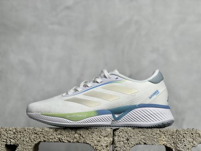 Ds版 Adidas Supernova Eterno 超级跑鞋 Dreamstrike+ 中底科技精准调校的泡棉密度平衡柔弹性与支撑性，保证优异舒适的脚感枕形