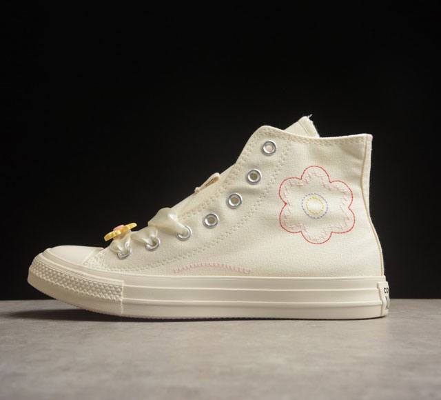 Converse All Star 复古雏菊小碎花高帮休闲板鞋 A05195C 这双复古碎花高帮丝绸鞋带雏菊手工diy质感造型 鞋身两侧搭配复古小碎花图案贴布绣