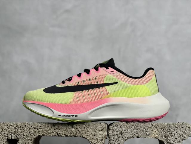 放店私 nk Zoom Fly 5 Prm 耐克超弹轻盈跑步鞋 Dm8968-302 #鞋款搭载 Flyknit 材料 打造出众弹性 易于穿脱。采用react技