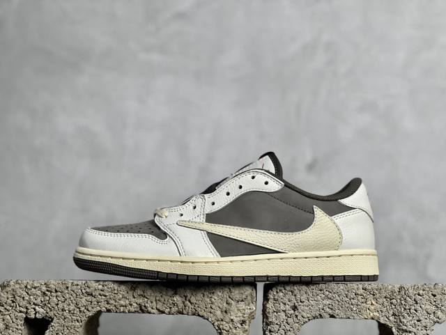 Yh升级版 放店私fragment X Travis Scott X Air Jordan 1 Low 三方联名倒钩 低帮 首发实拍 全新的三方联名低帮倒钩鞋面