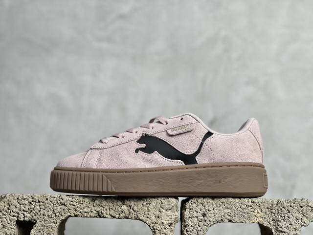 放店私 puma Suede Platform 彪马三明治厚底金标男女款复古休闲鞋增高运动鞋松糕跟板鞋 整双鞋款以经典的puma Suede鞋面为基底 采用高级