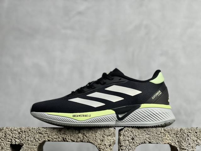 放店私 ds版 Adidas Supernova Eterno 超级跑鞋 dreamstrike+ 中底科技精准调校的泡棉密度平衡柔弹性与支撑性，保证优异舒适的