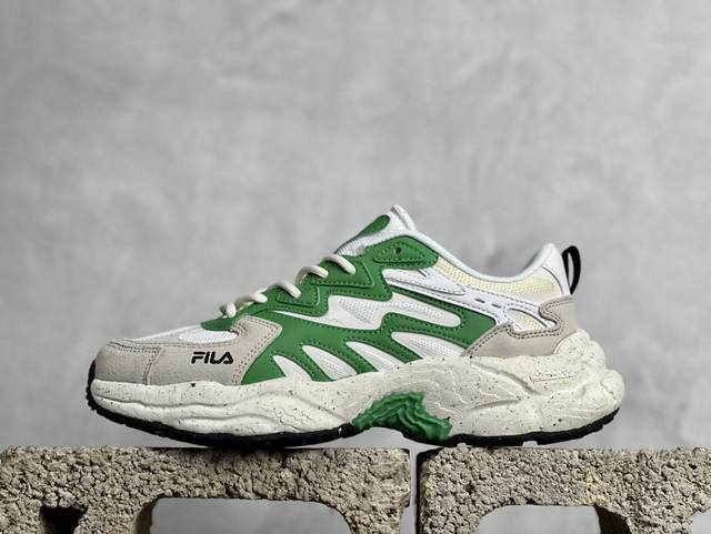 放店私 Fila Fusion Fluid 斐乐摩登潮牌防滑耐磨轻便运动鞋 Fusion 系列传承了 Fila 的百年基因，融入年轻运动及潮流文化，成为引领变革