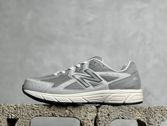 放店私 new Balance Nb W480 银灰 复古运动休闲跑步鞋 新品首发 原档案原鞋楦数据开发，T-Beam大底提供足弓的支持，配以缓震科技物料，脚感