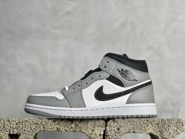 放店私 vt性价比 Air Jordan 1 Mid 中帮 天猫贸外客户订单 全新批次 原装模原大底 全鞋原厂制定皮料，手感细正腻确折边工艺 完美节细诠释 官方