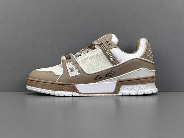 渠道优势 专柜版 驴牌 Lv Trainer 情侣限定系列 休闲 低帮 时尚板鞋 尺码 35-46 脚宽 拿正常码 原版订制压纹粒面小牛皮 非市面超纤皮 大家要