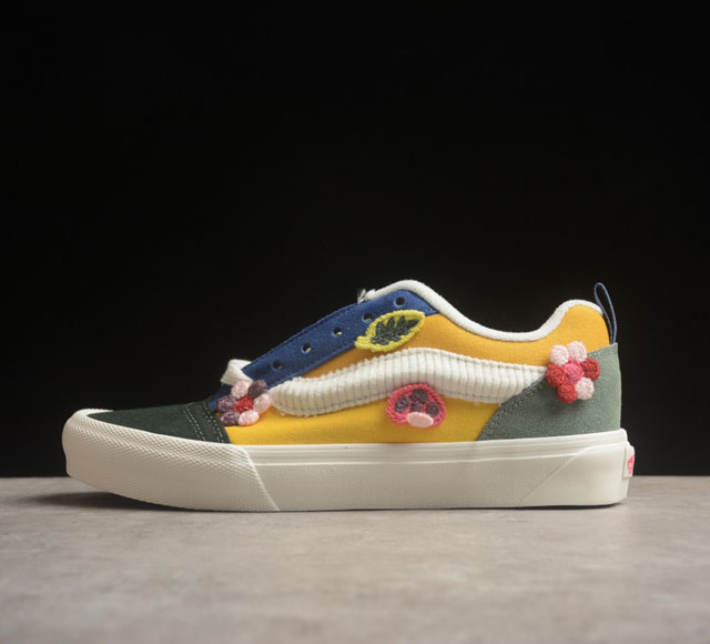 Vans Knu Skool Trip Multi 范斯官方2024春日花花面包鞋 Vn0009Qcbmi 鞋身以多彩配色与多种材质拼接而成，外侧侧边条纹边上分