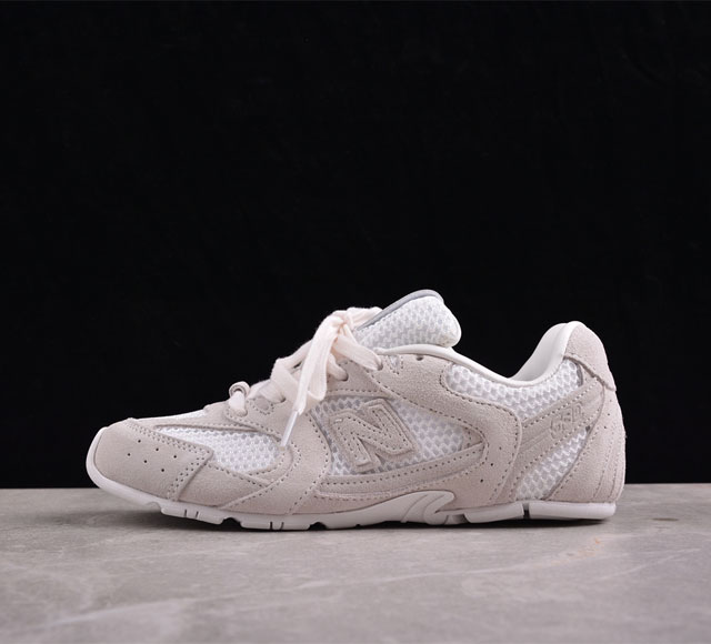 Miumiu X New Balance 530系列 意大利奢侈品牌 缪缪联名款低帮经典复古休闲运动慢跑鞋 #鞋款采用解构和轻盈的设计，彷旧的布料包覆着 New