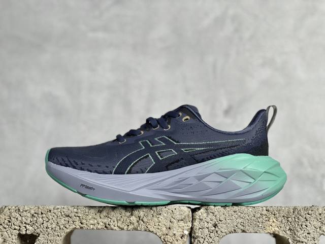 Asics Novablast 4 亚瑟士舒适缓震跑鞋 鞋面从novablast 3的工程网眼升级为一片式轻量编织设计 提升了跑鞋的透气性 并配备结构鞋舌 进一